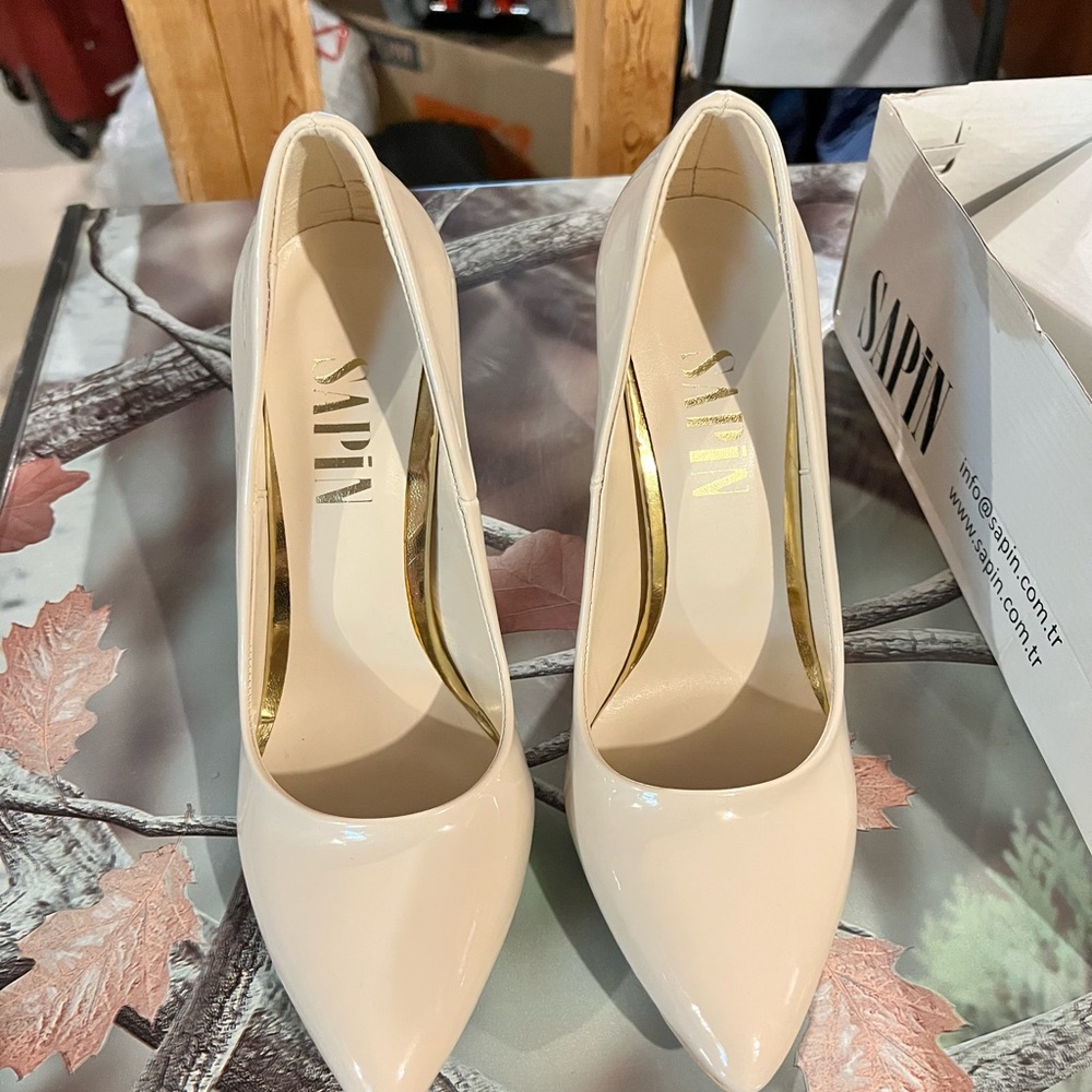 Cream Stiletto Heels with Pointed Toe and Suede Finish